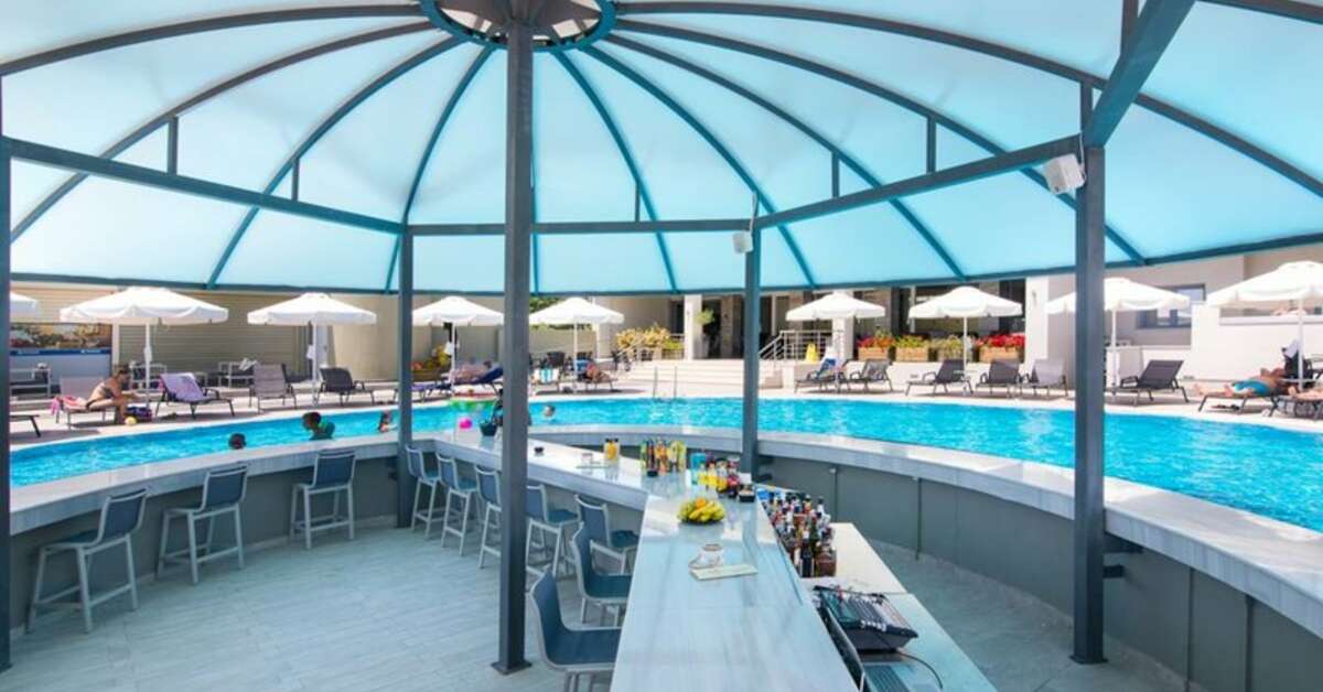 Een foto van het zwembad bij The Dome Luxury Hotel