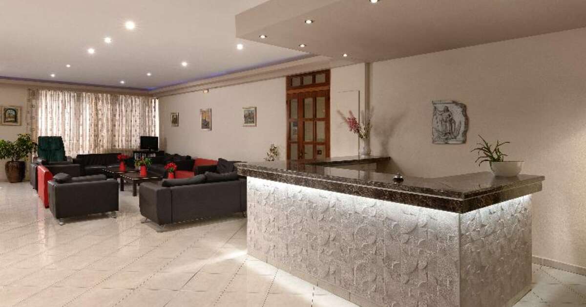 Een foto van het interieur van Meliton Hotel