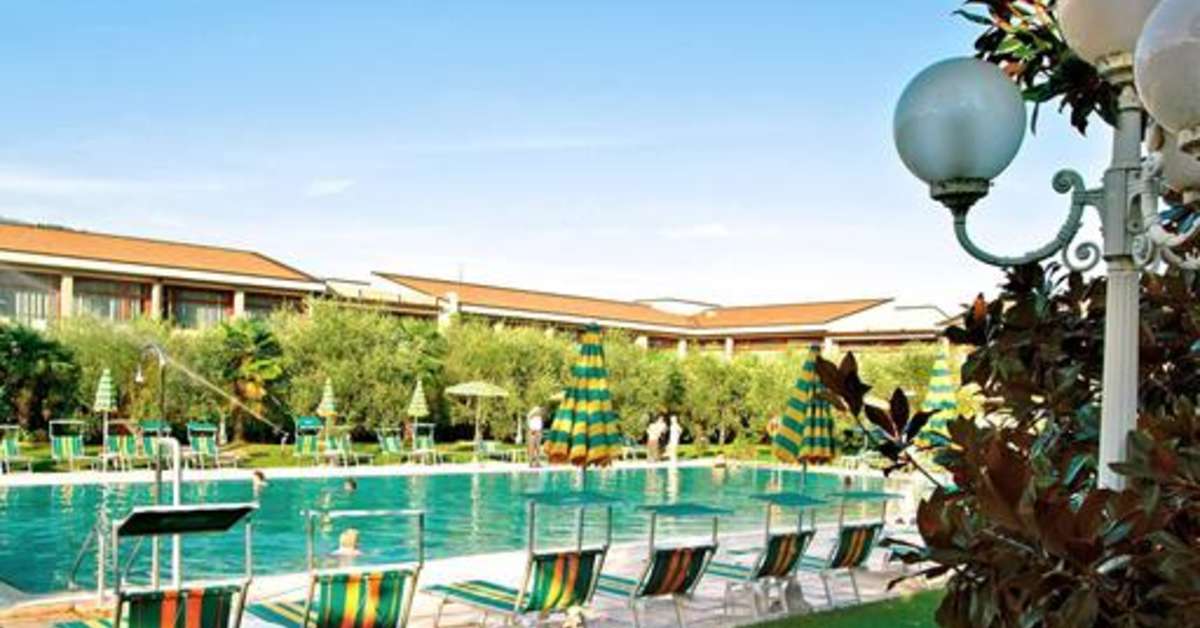 Een foto van het zwembad bij Sporthotel Olimpo