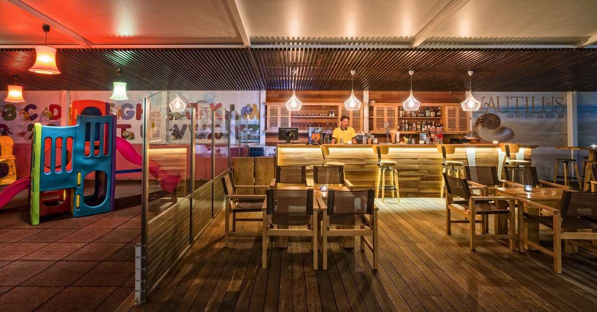 Een foto van de faciliteiten bij Lagomandra Beach Hotel & Suites