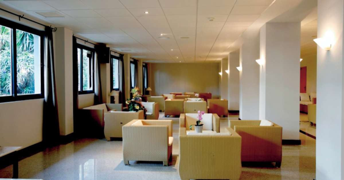 Een foto van het interieur van Globales Los Patos Park