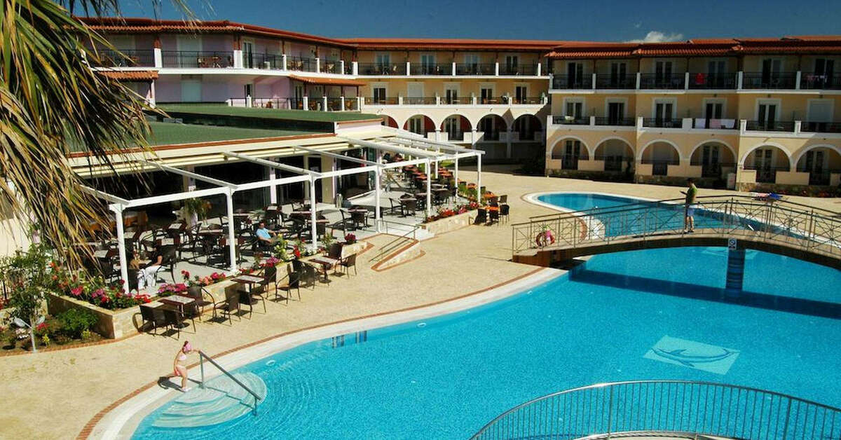 Een foto van het zwembad bij Majestic Hotel & Spa