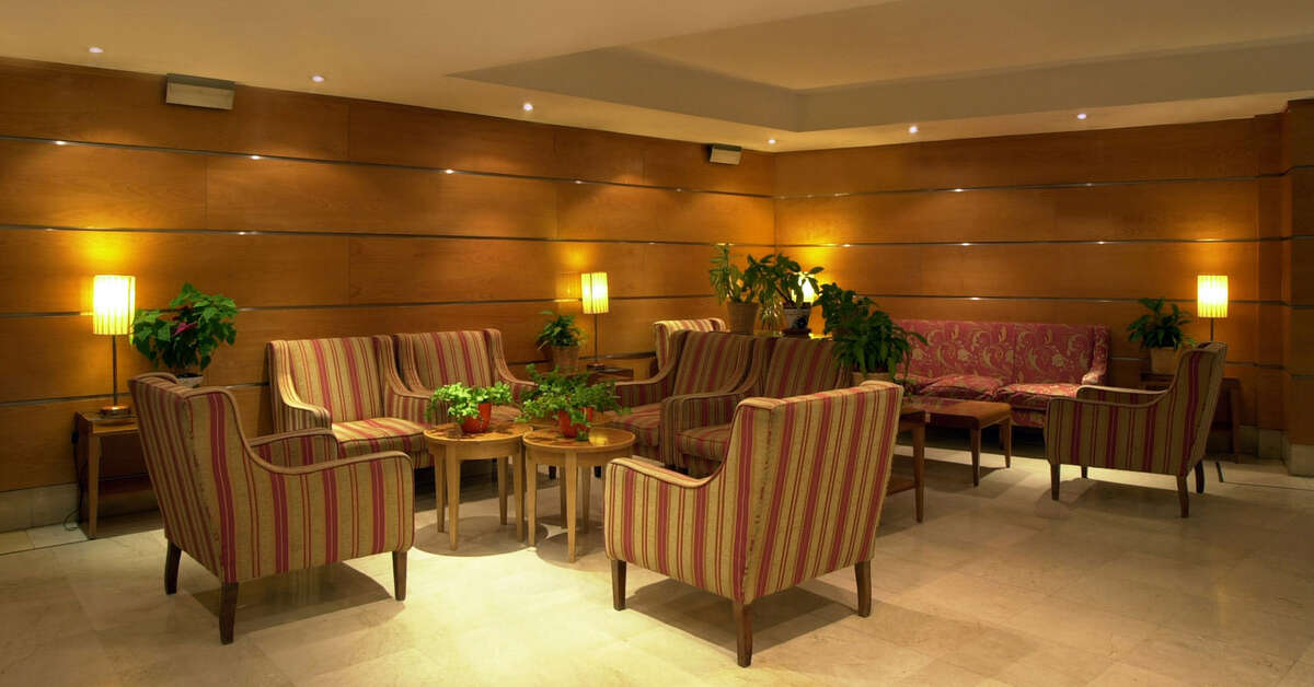 Een foto van het interieur van Hotel Infanta Mercedes