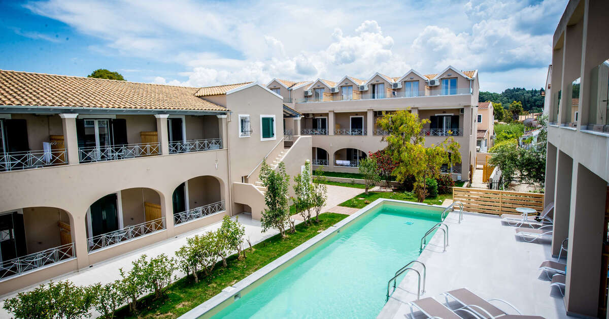 Een foto van het zwembad bij Amour Holiday Resort