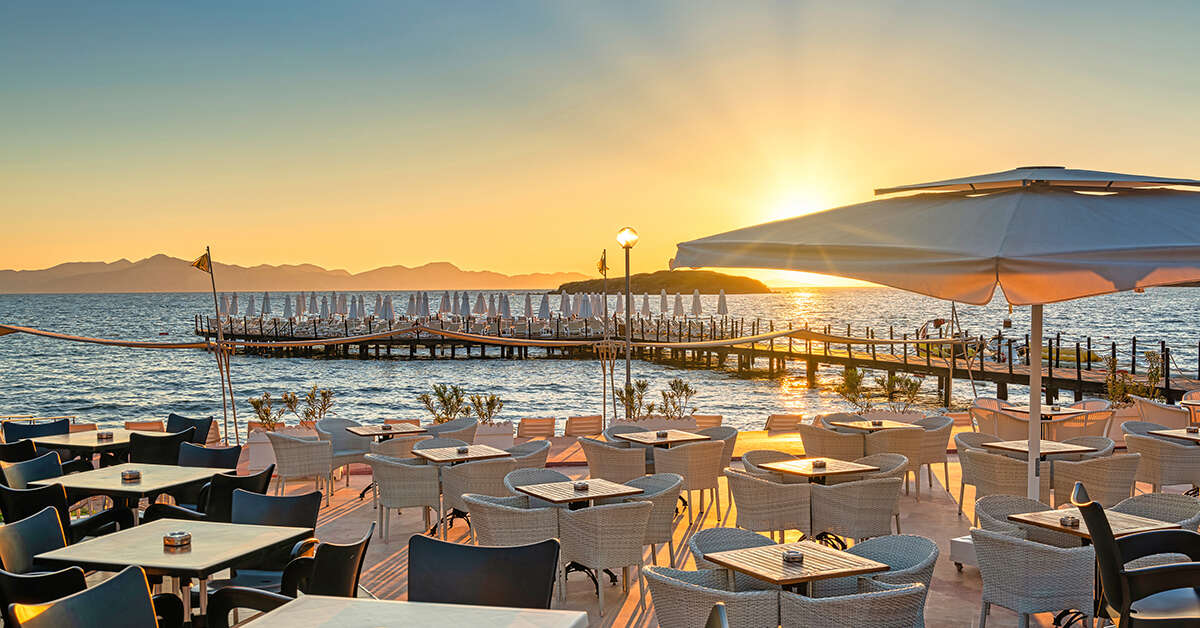 Een foto van het terras bij Azure By Yelken