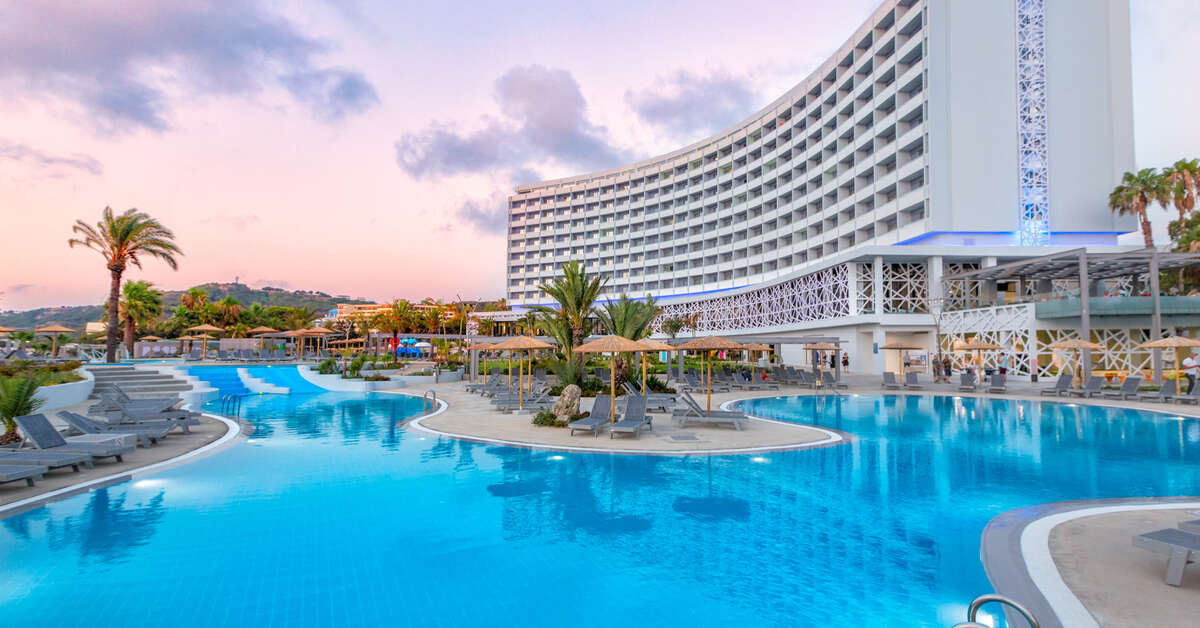 Een foto van het zwembad bij Akti Imperial Deluxe Spa & Resort