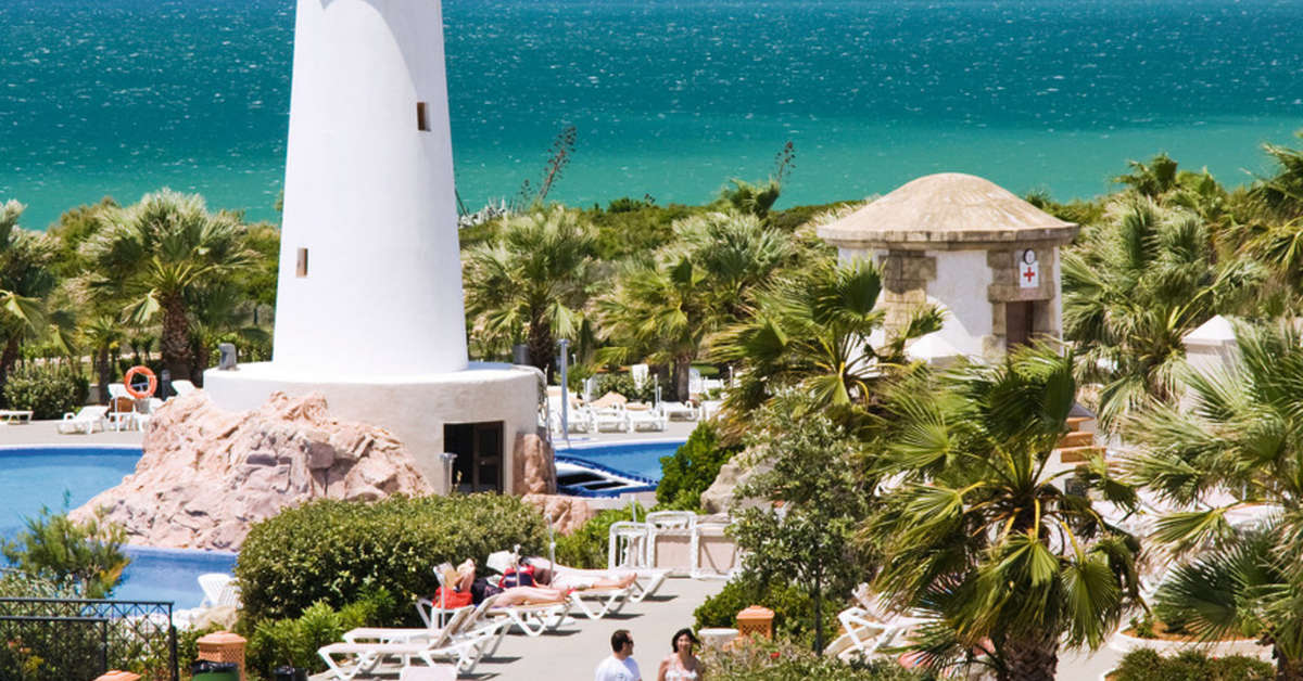 Een foto van het zwembad bij Riu Chiclana