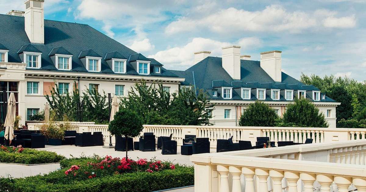Een foto van de buitenkant van Dream Castle Hotel