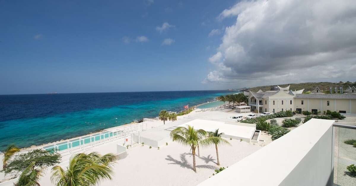 Een foto van het strand bij Papagayo Beach Hotel