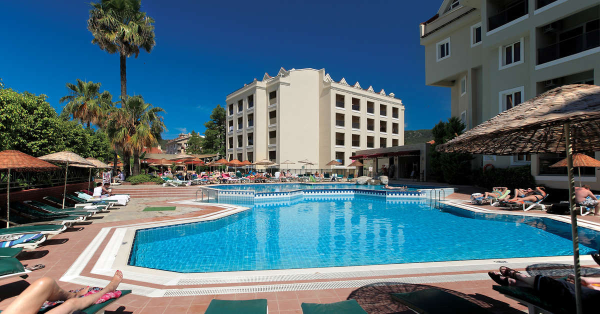 Een foto van het zwembad bij Julian Club Hotel