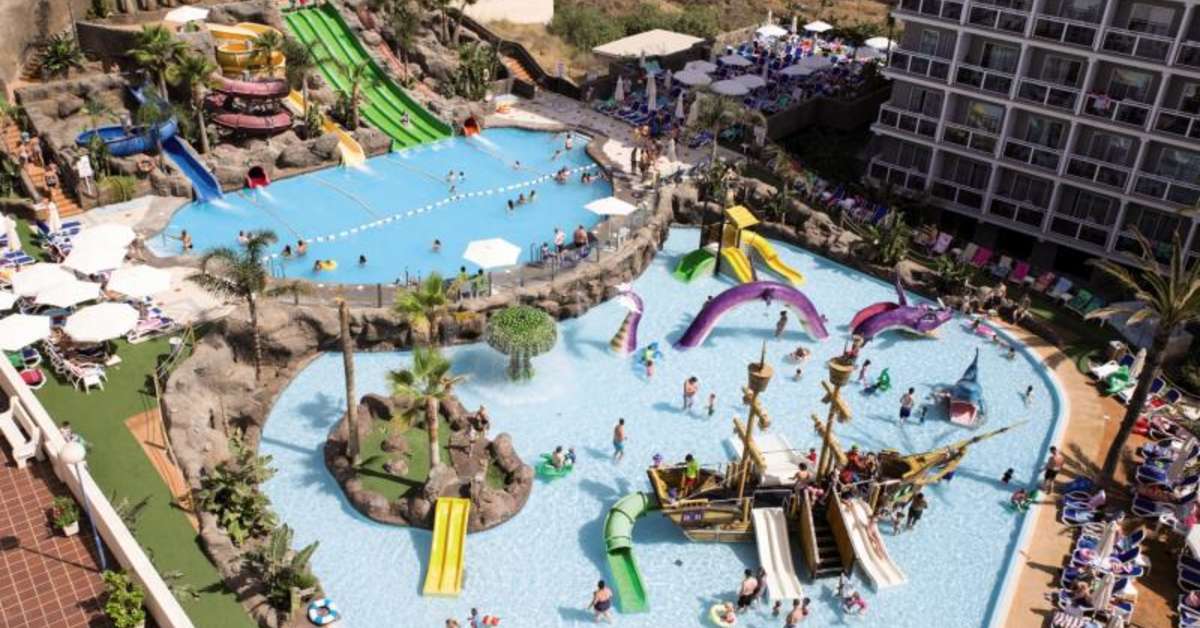 Een foto van het zwembad bij Globales Los Patos Park