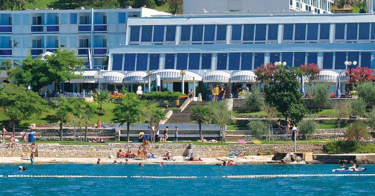 Een foto van de buitenkant van Hotel Plavi Plava Laguna