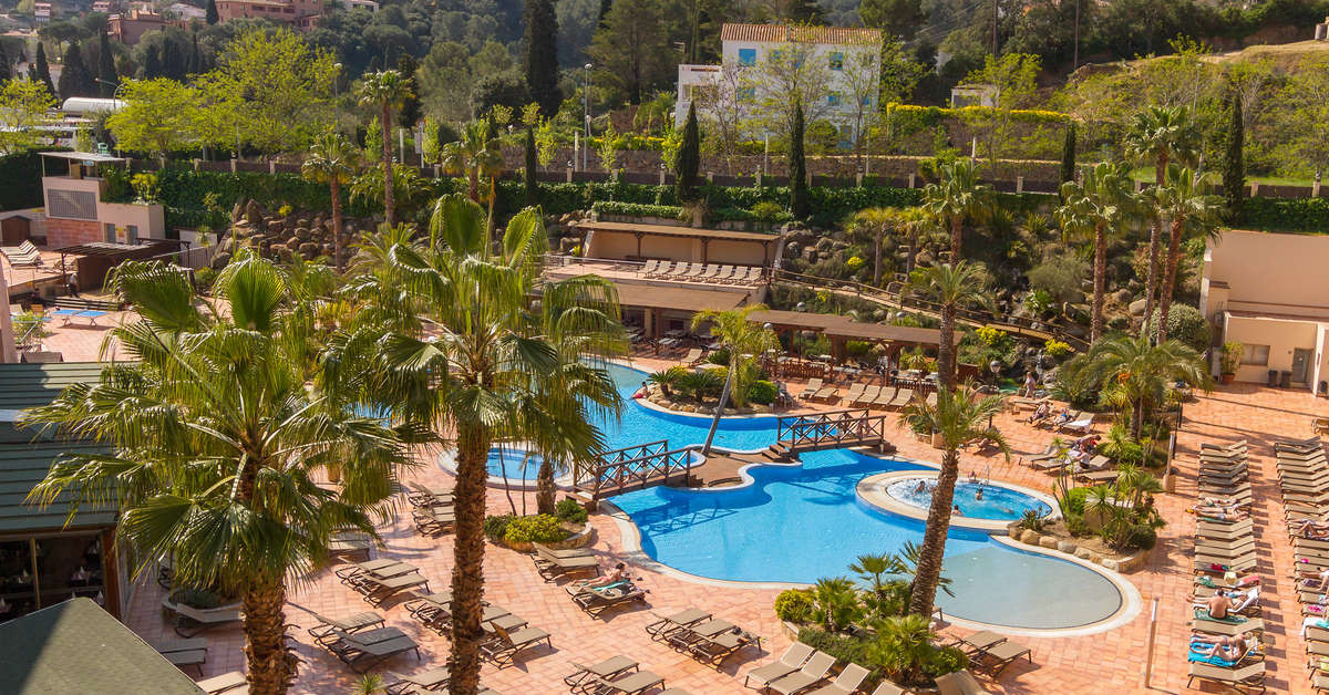 Een foto van het zwembad bij Golden Bahia de Tossa & Spa