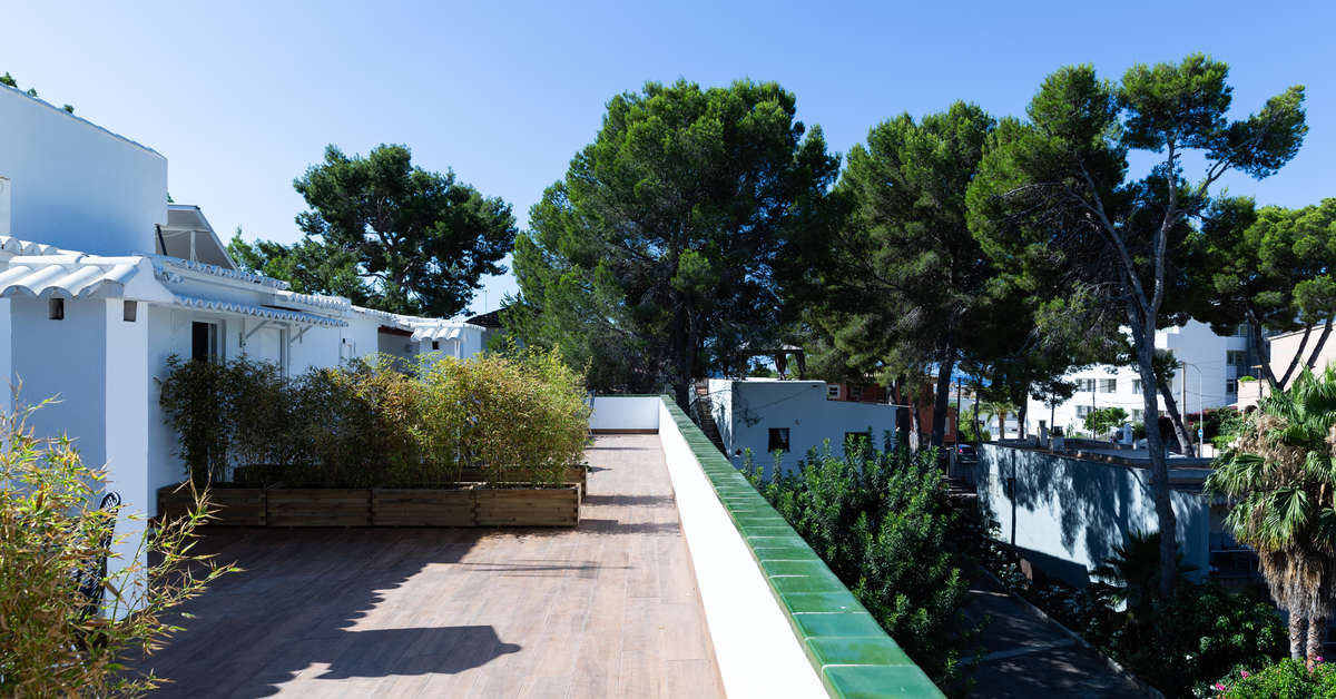 Een foto van het terras bij Hotel La Concha Soul