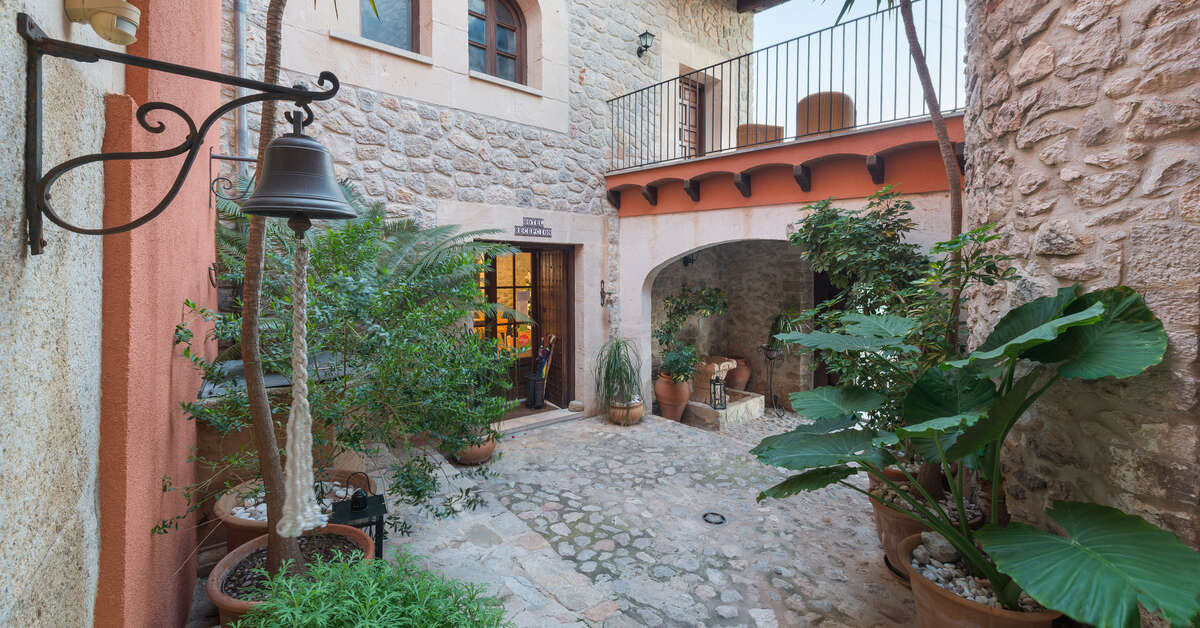 Ein Foto von der Außenansicht des Can Furios Petit Hotel by Can Calco Hotels