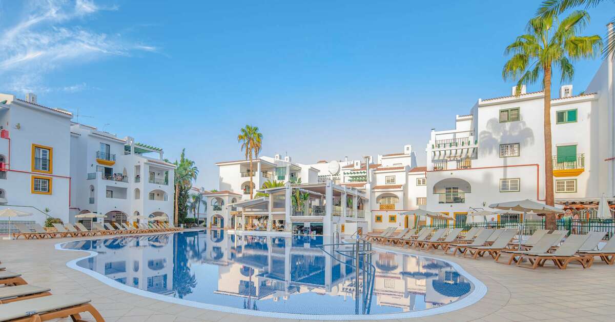 Een foto van het zwembad bij Sunset Harbour Club by Diamond Resorts