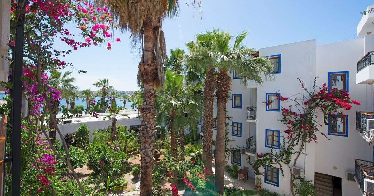 Een foto van de buitenkant van Hotel Sami Beach
