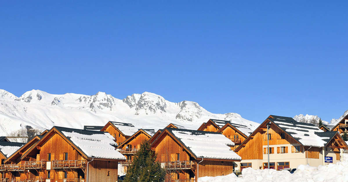 Een foto van de buitenkant van Les Chalets des Ecourt