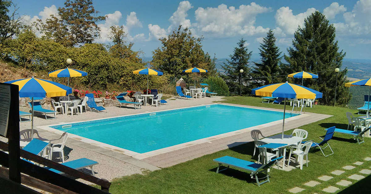 Een foto van het zwembad bij Agrituristica Monte Acuto
