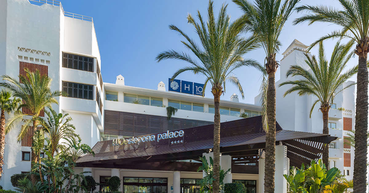 Een foto van de buitenkant van H10 Estepona Palace