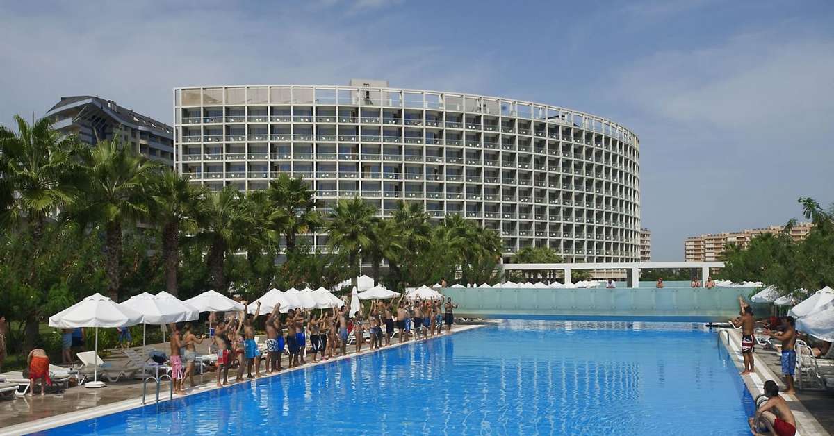 Een foto van het zwembad bij Crystal Centro Pearl Collection