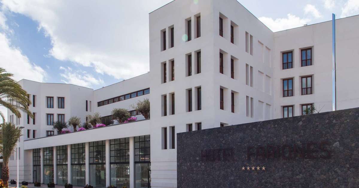 Een foto van de buitenkant van Hotel Los Fariones
