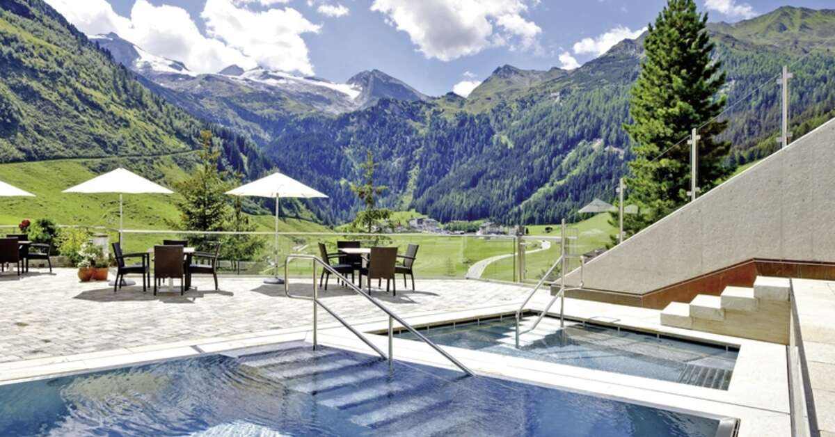 Een foto van het zwembad bij Berghof Crystal Spa & Sports