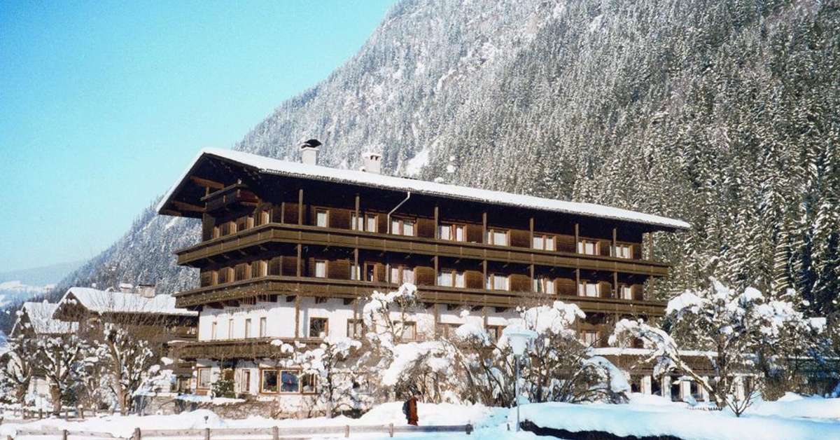 Een foto van de buitenkant van Hotel Pension Strolz