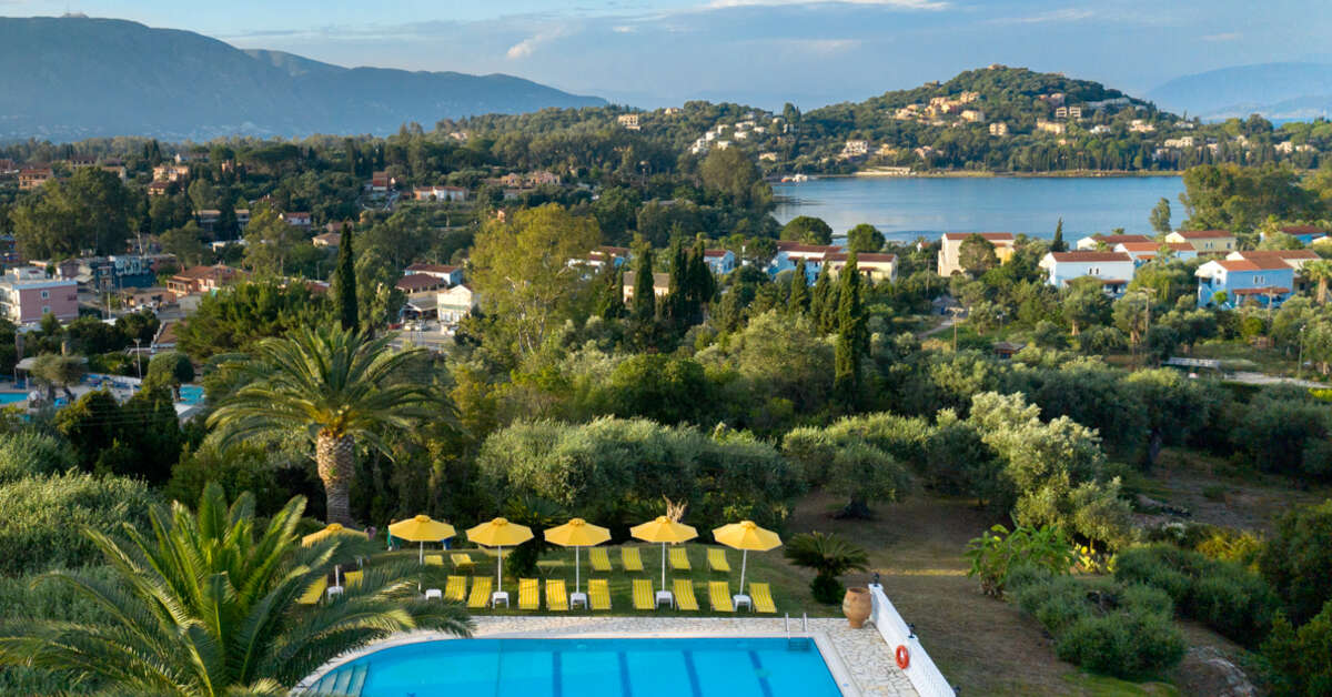 Een foto van het zwembad bij Paradise Hotel Corfu