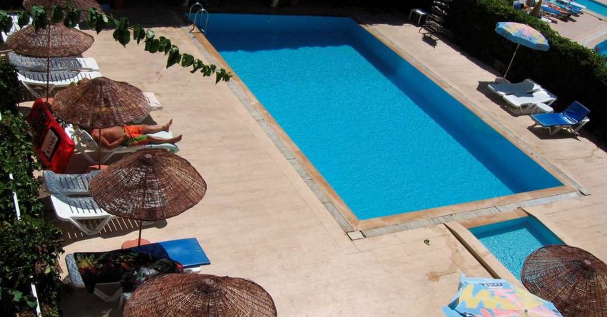 Een foto van het zwembad bij Merates Appartementen