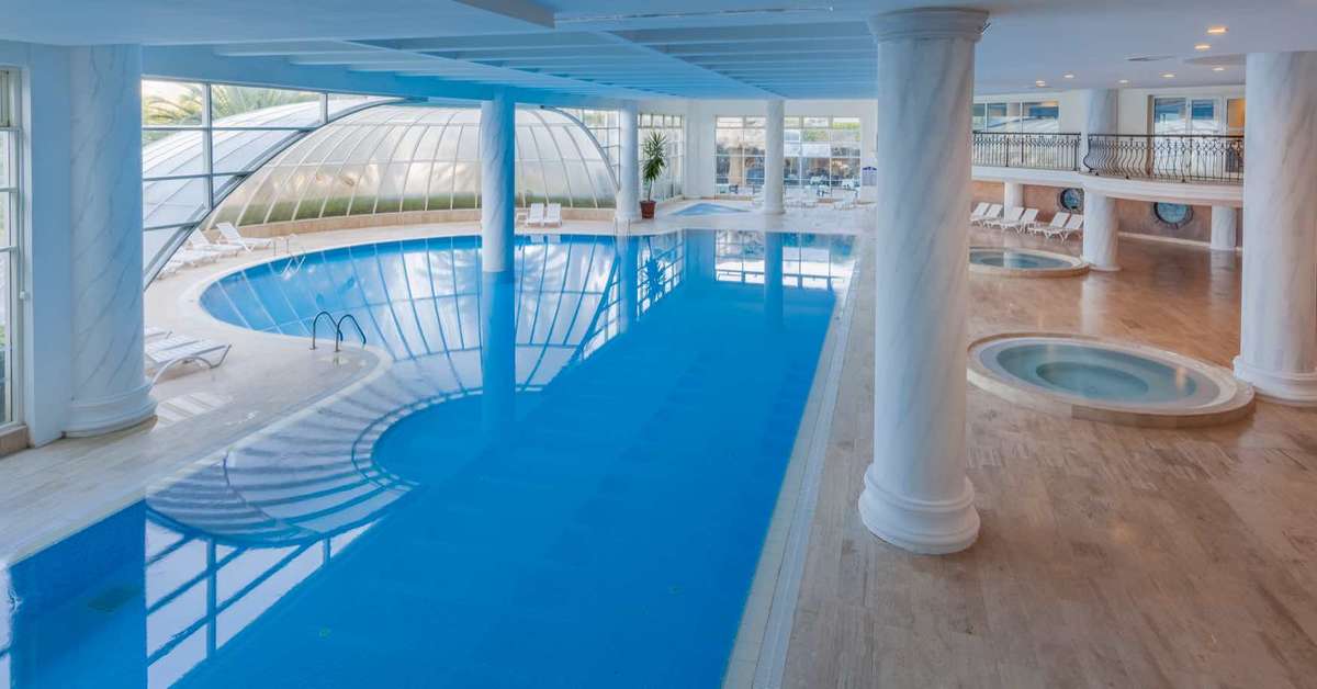 Een foto van het zwembad bij Starlight Resort Hotel
