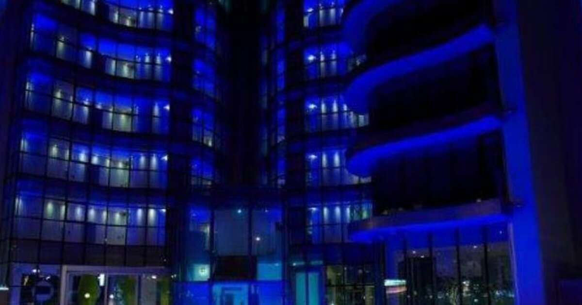 Een foto van de buitenkant van I-Suite Hotel