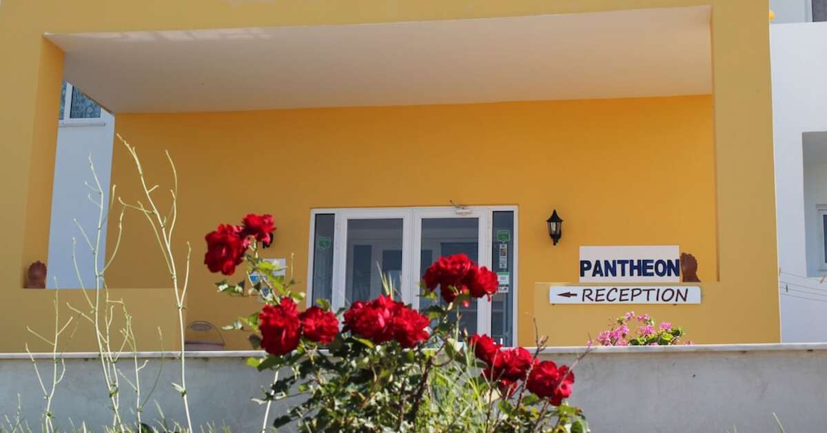 Een foto van de buitenkant van Pantheon Studios