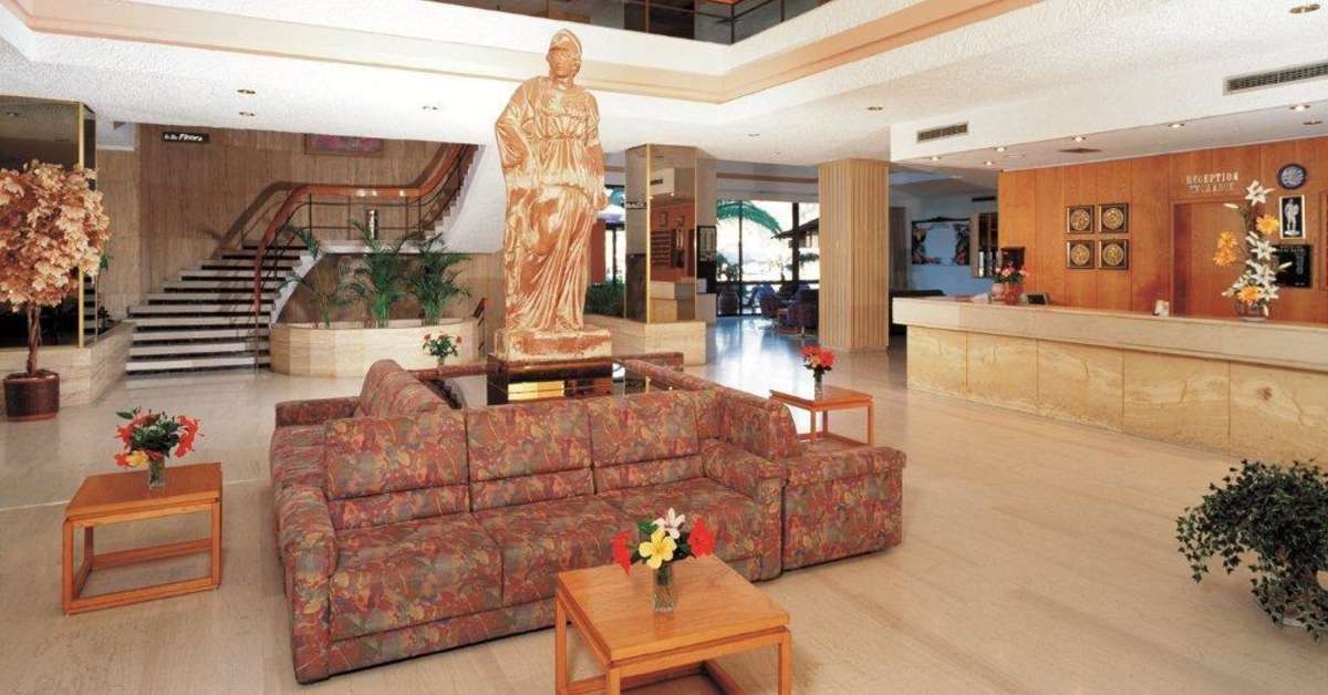 Een foto van het interieur van Blue Horizon Resort Hotel