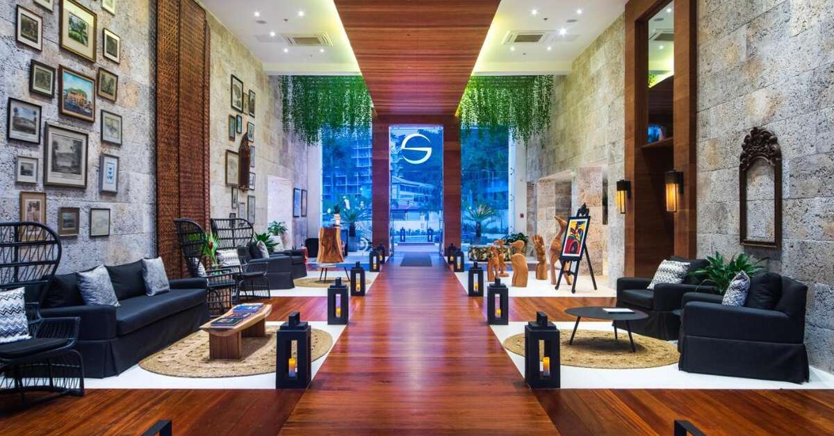 Een foto van het interieur van S Hotel Jamaica