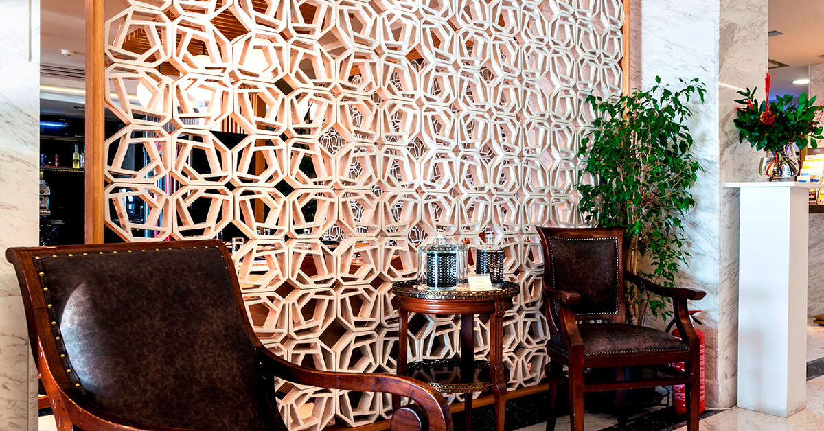 Een foto van het interieur van Coral Hotel