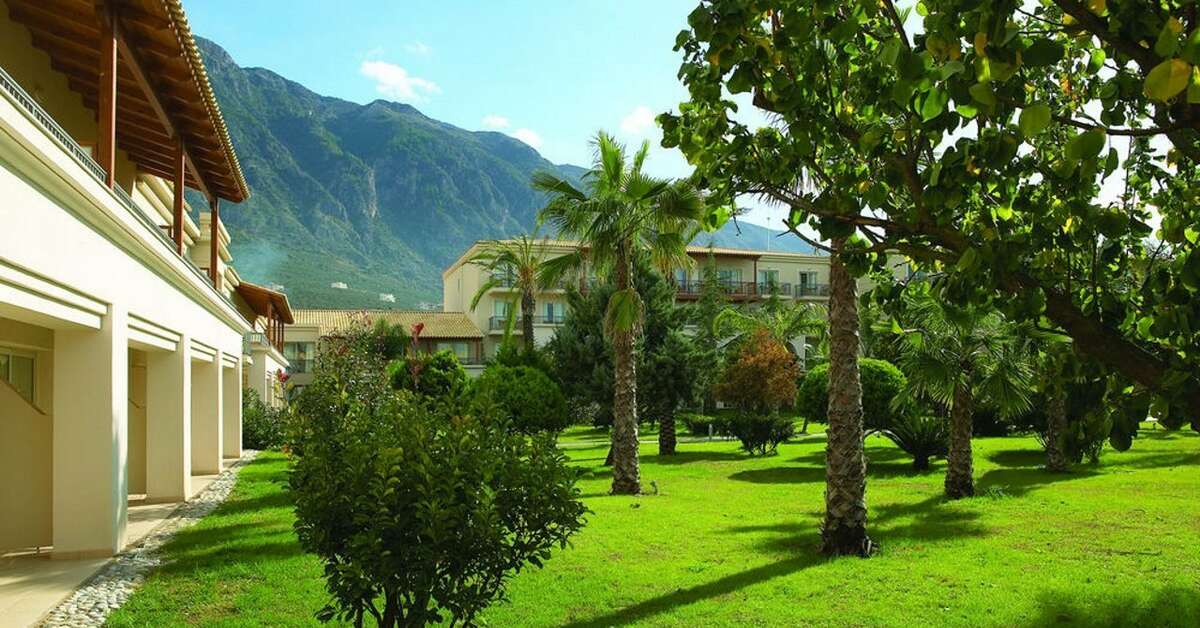 Een foto van de buitenkant van Grecotel Filoxenia Hotel