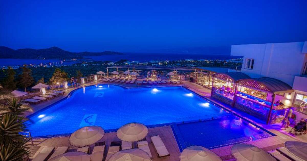 Een foto van het zwembad bij Elounda Water Park Residence Hotel