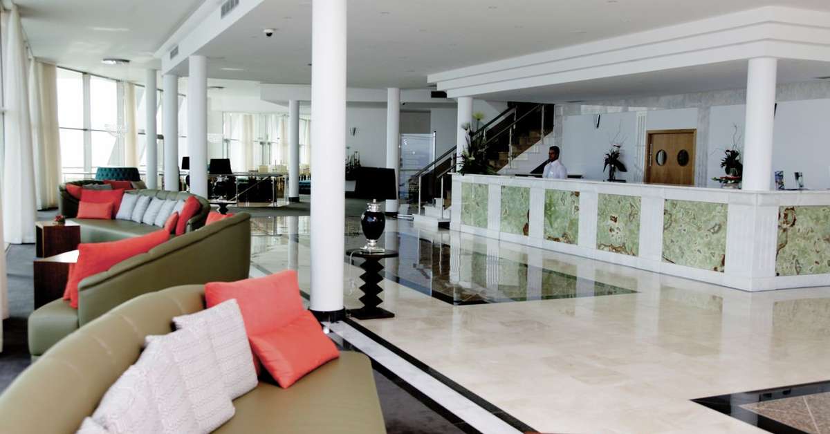 Een foto van het interieur van Angra Marina Hotel
