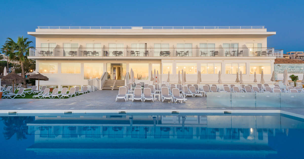 Een foto van het zwembad bij Hotel Atolon & Kaafu Beach Club