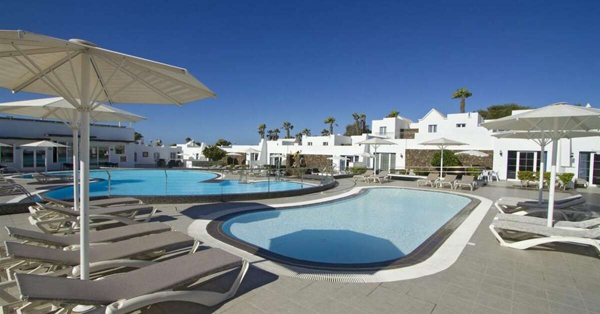 Een foto van het zwembad bij Nautilus Lanzarote