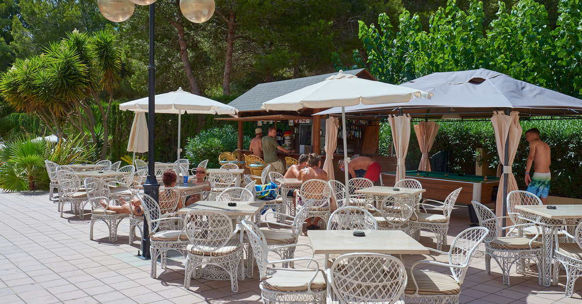 Een foto van het terras bij Hotel Metropolitan Playa
