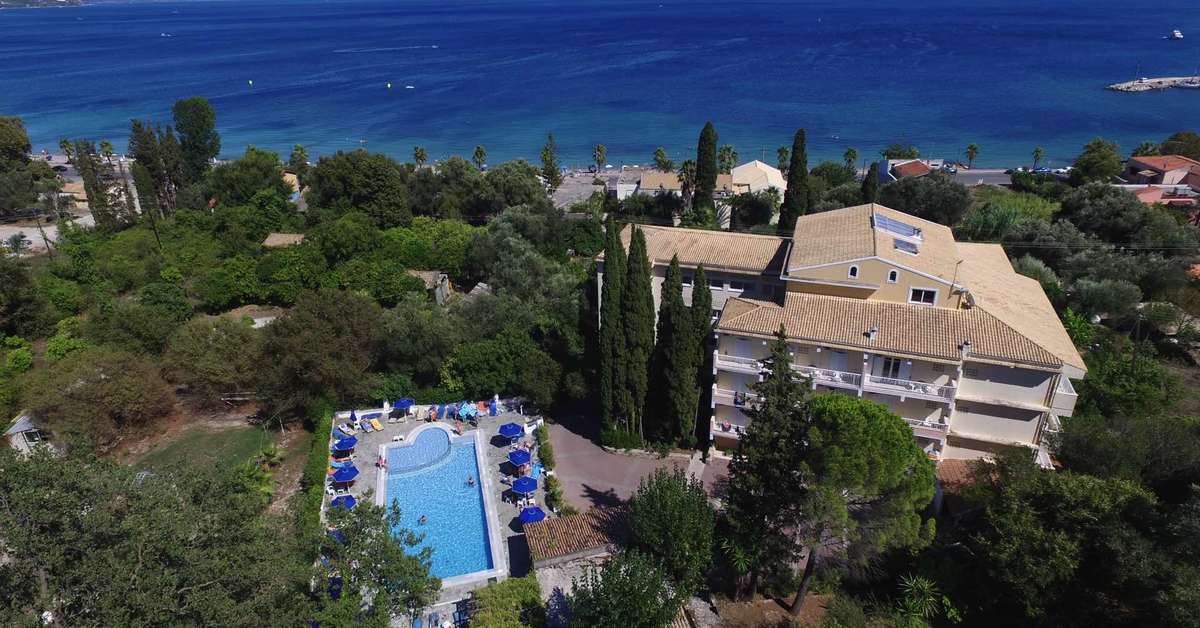 Een foto van het zwembad bij Ipsos Beach Hotel
