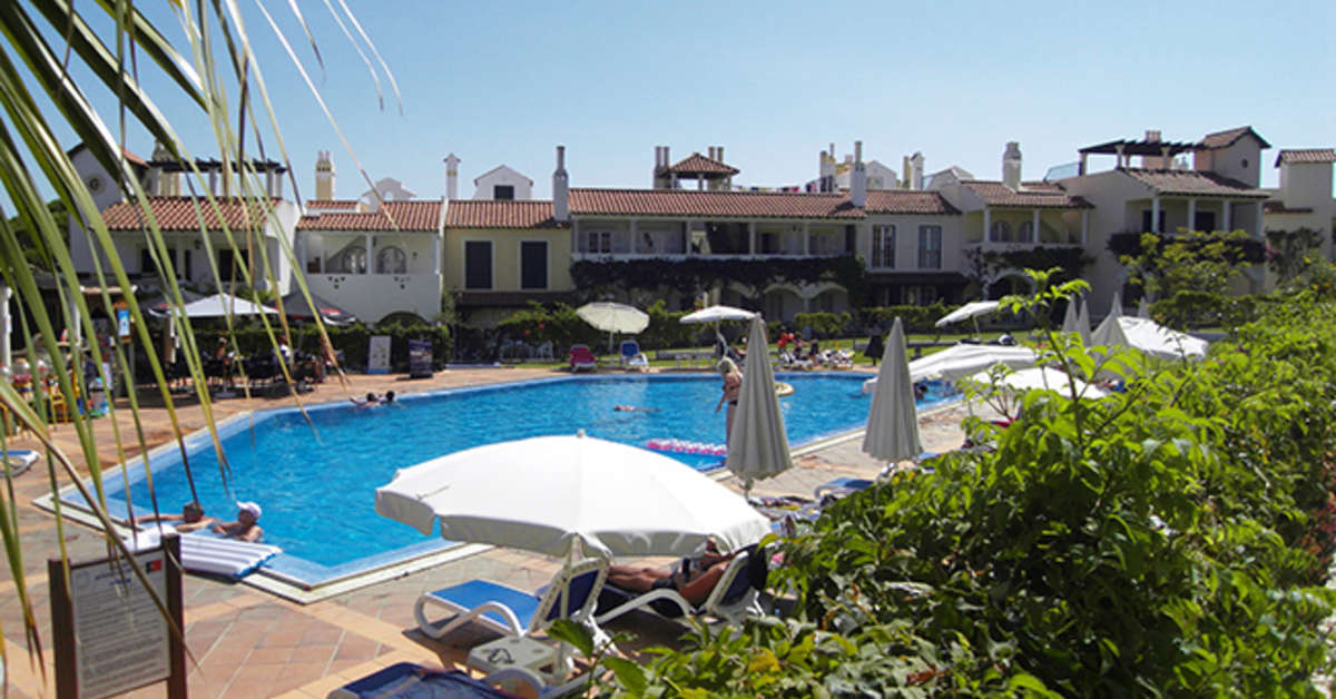 Ein Foto vom Pool im Old Village Apartments
