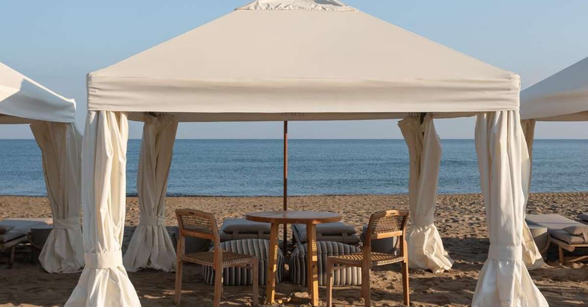 Een foto van het strand bij Ikonos Seafront Luxury Suites