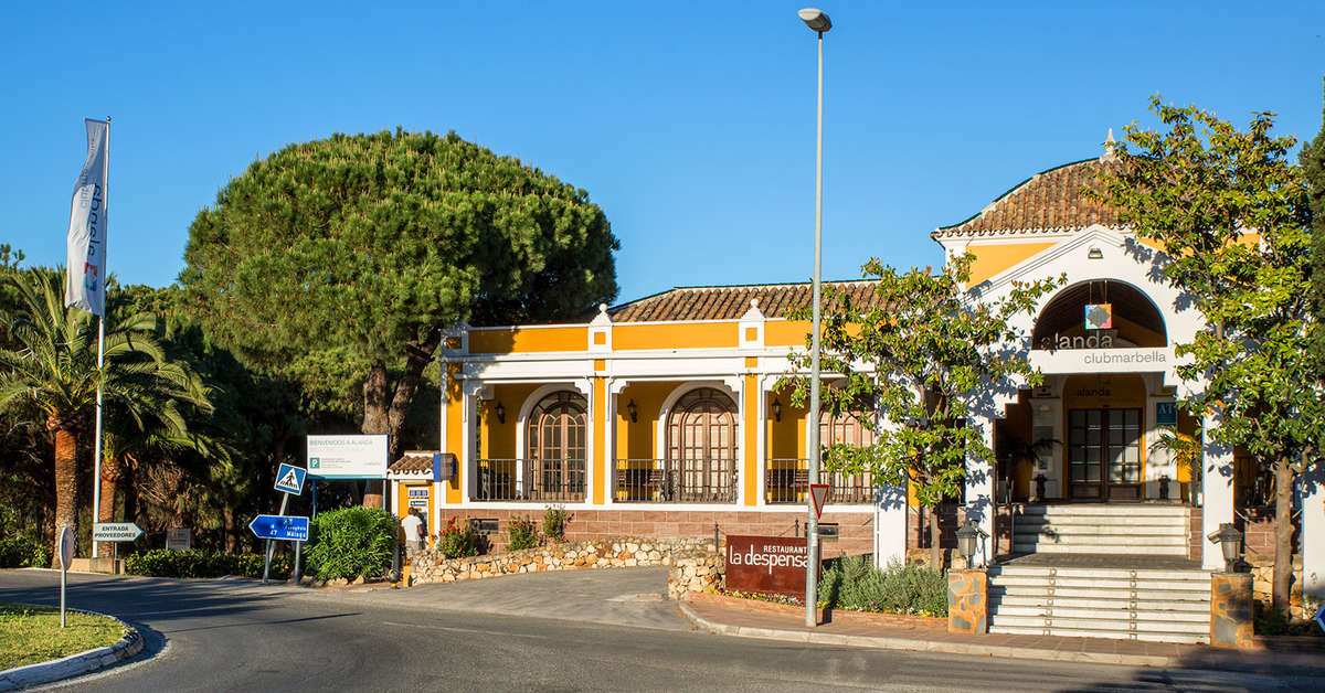 Een foto van de buitenkant van Ona Alanda Club Marbella