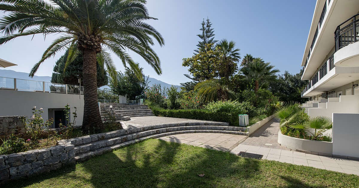 Een foto van de buitenkant van Hotel Vantaris Garden
