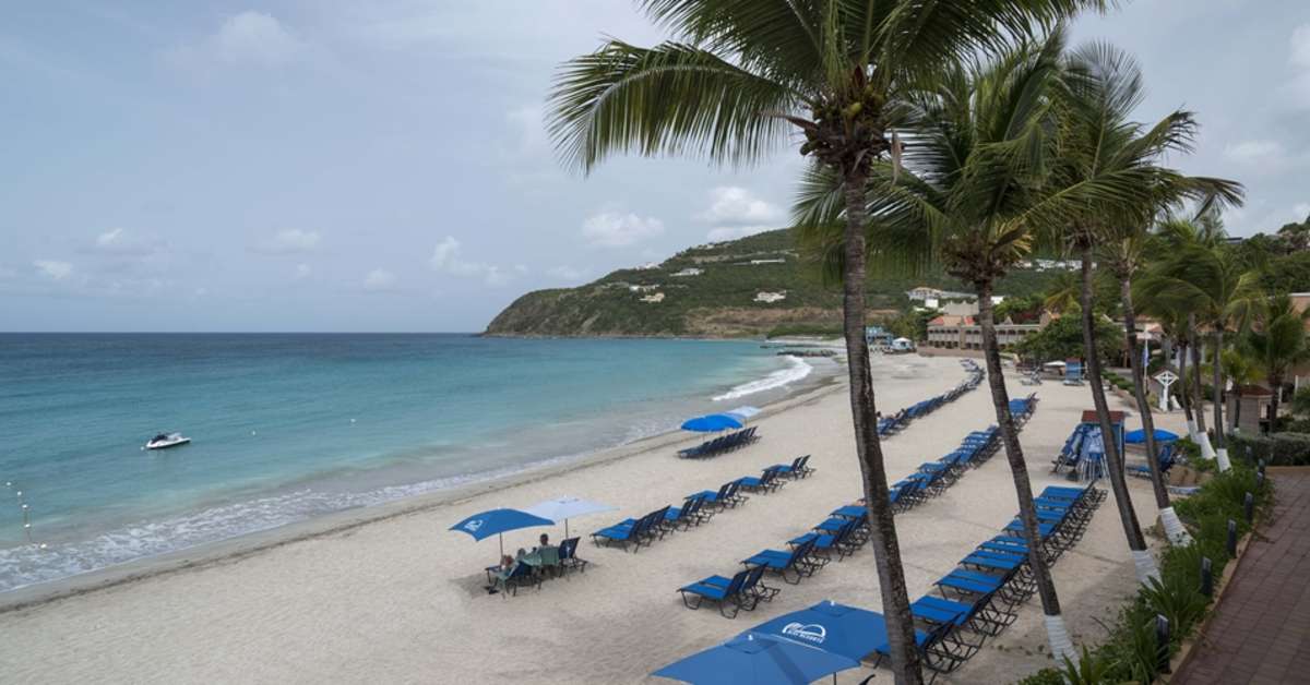Een foto van het strand bij Divi Little Bay Beach Resort