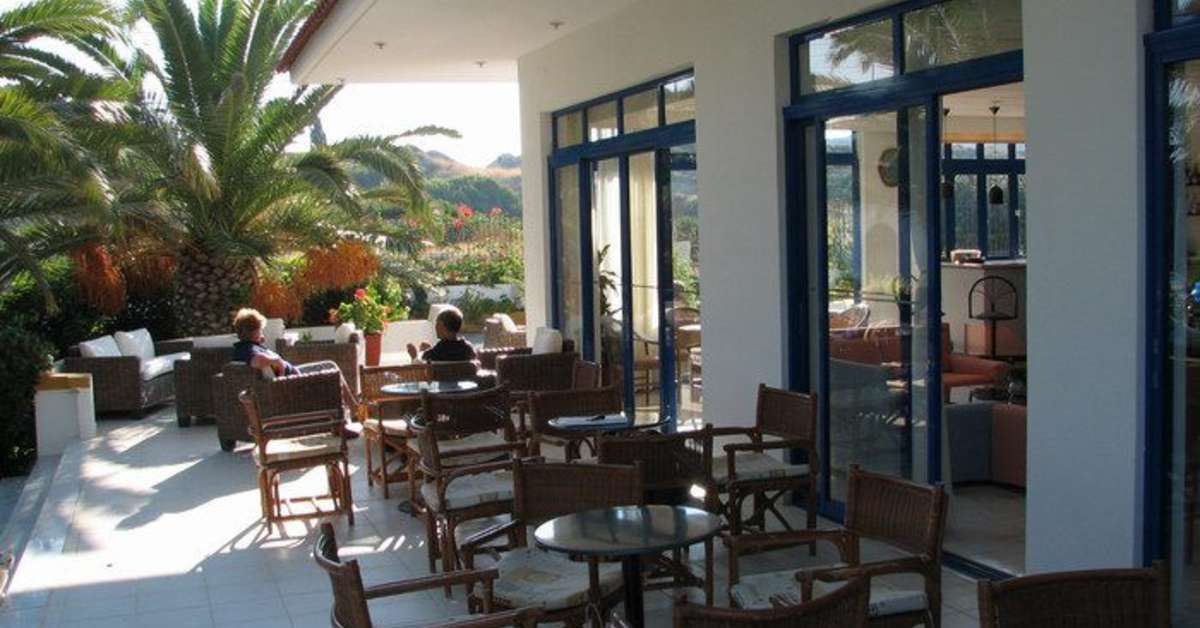 Een foto van het terras bij Hotel Danae