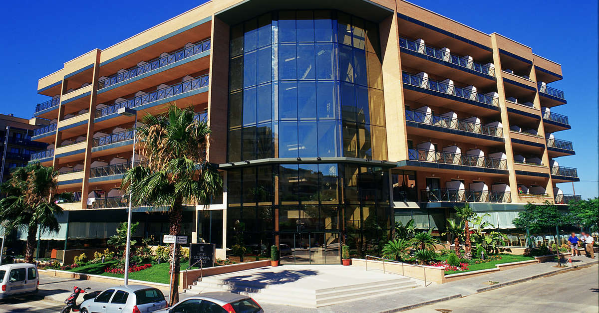 Ein Foto von der Außenansicht des Hotel California Palace